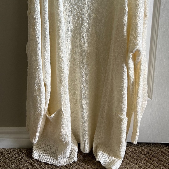 Lightweight Knitted Cardigan with Pockets - Picture 3 of 3